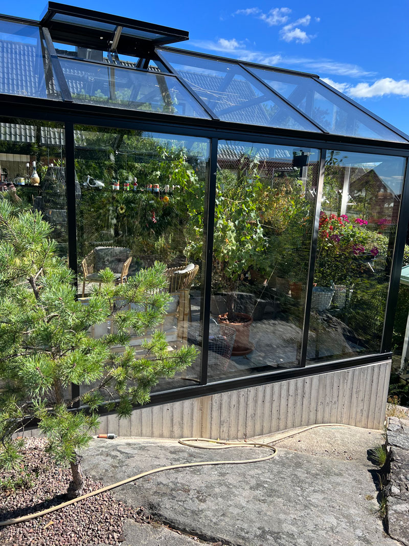 Ett nybyggt växthus